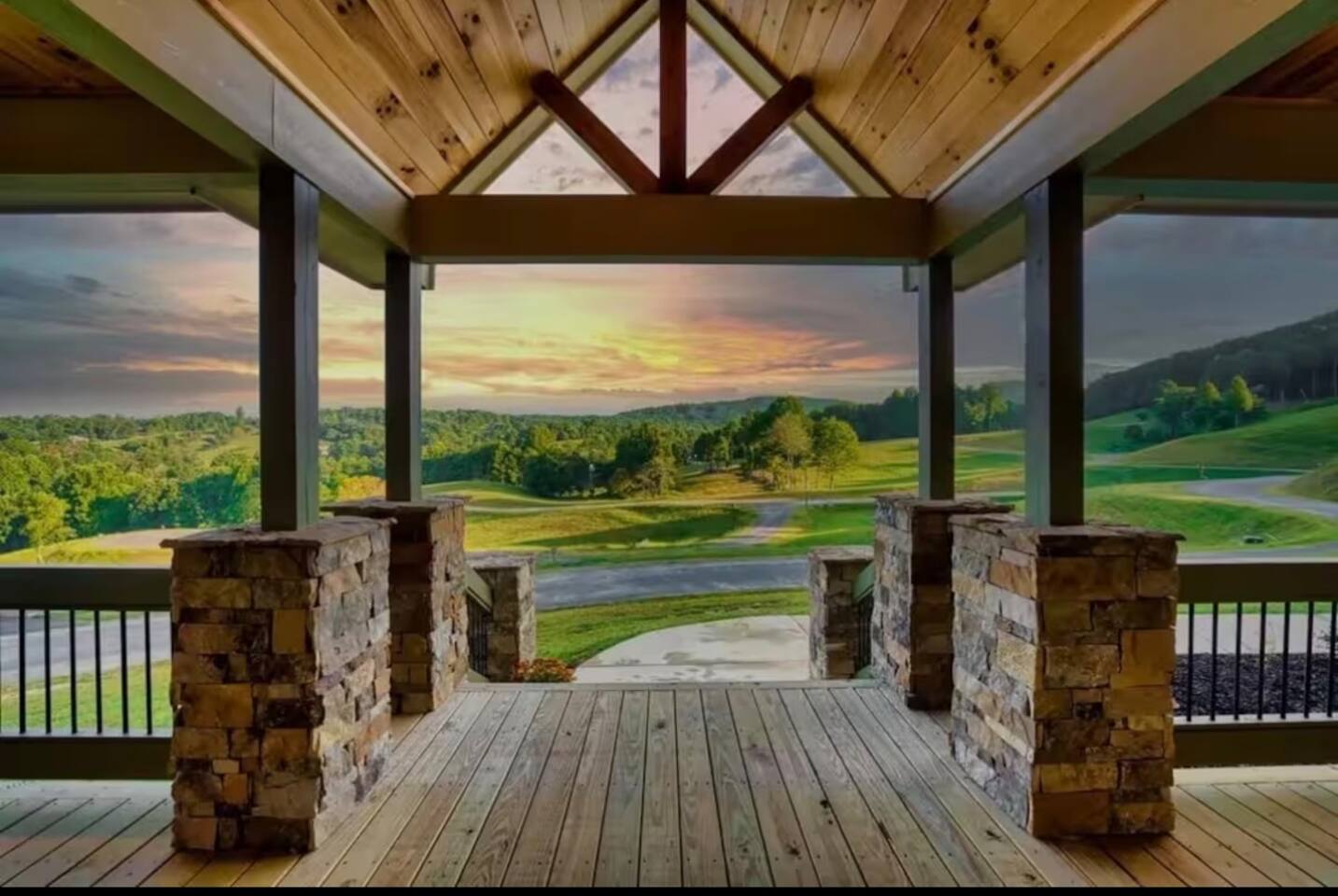 Views • Hot Tub • Game Room • Sleeps 12