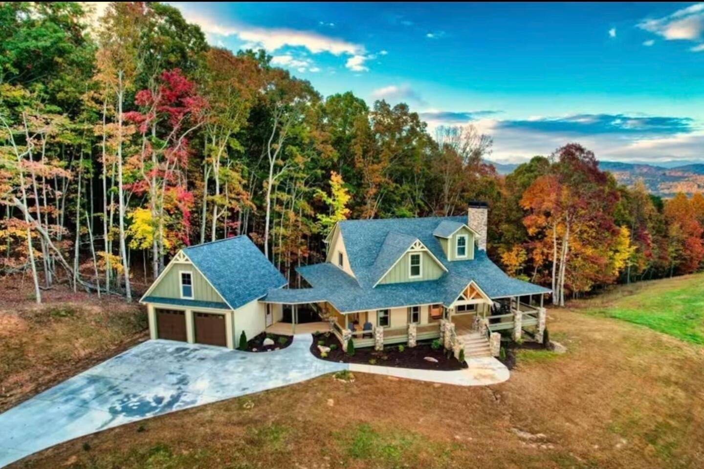 Views • Hot Tub • Game Room • Sleeps 12 — Morganton, GA — vacation rental