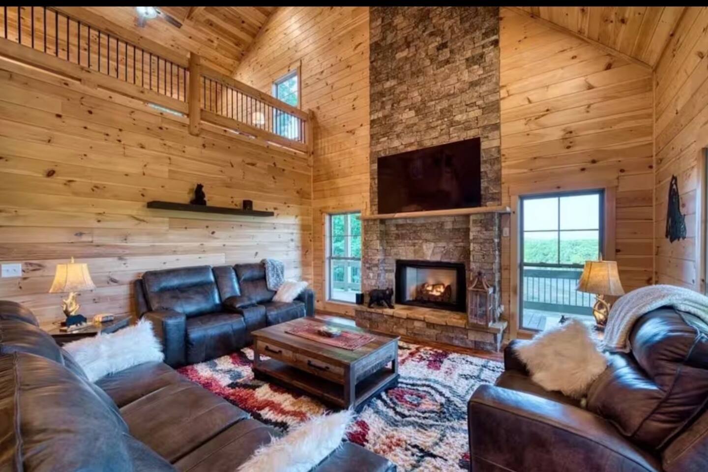 Views • Hot Tub • Game Room • Sleeps 12
