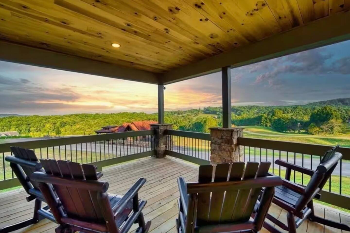 Views • Hot Tub • Game Room • Sleeps 12