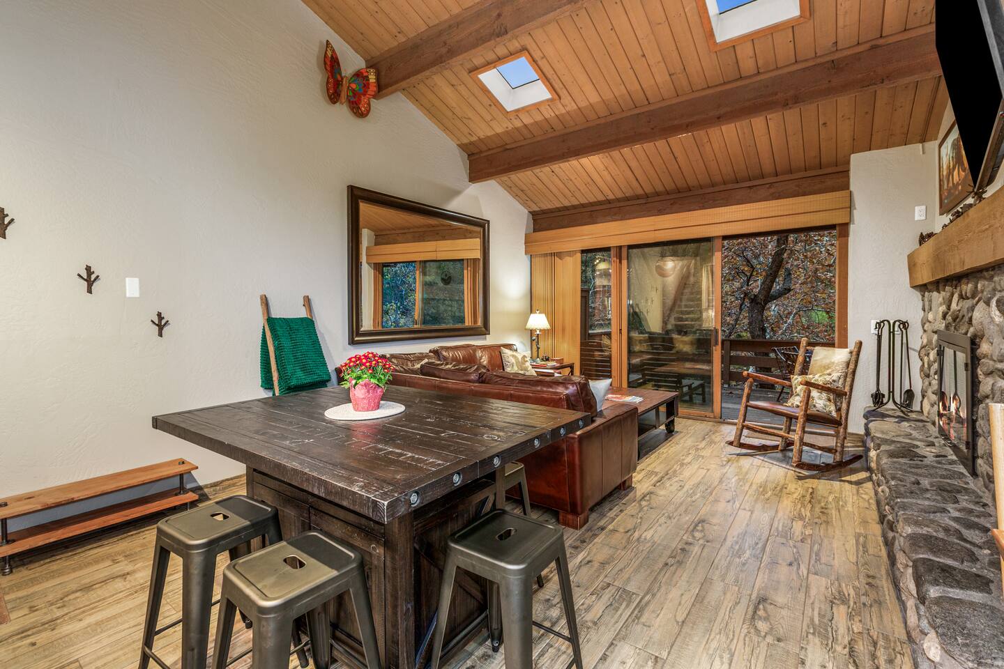 The Creekside Cabin