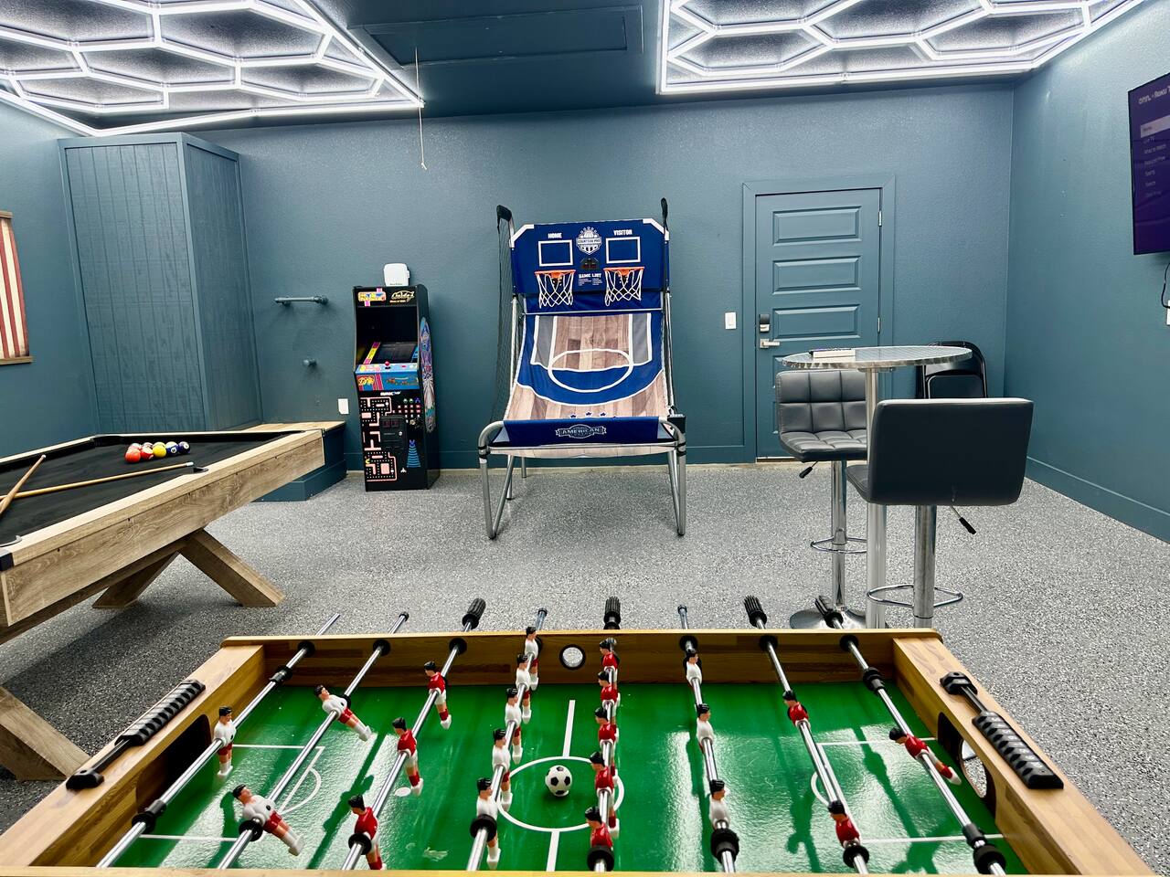 Resort-Style Home, Epic Game Room, Lake Access