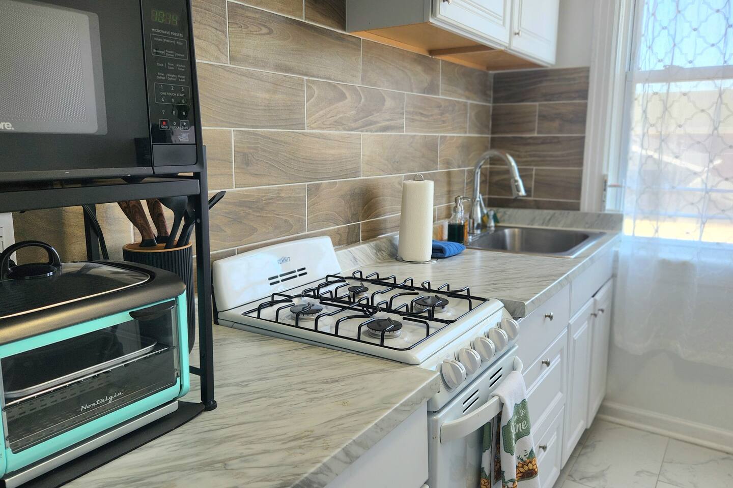 Sunshine Suite 3 - Cozy 2BR Near Beach & Boardwalk