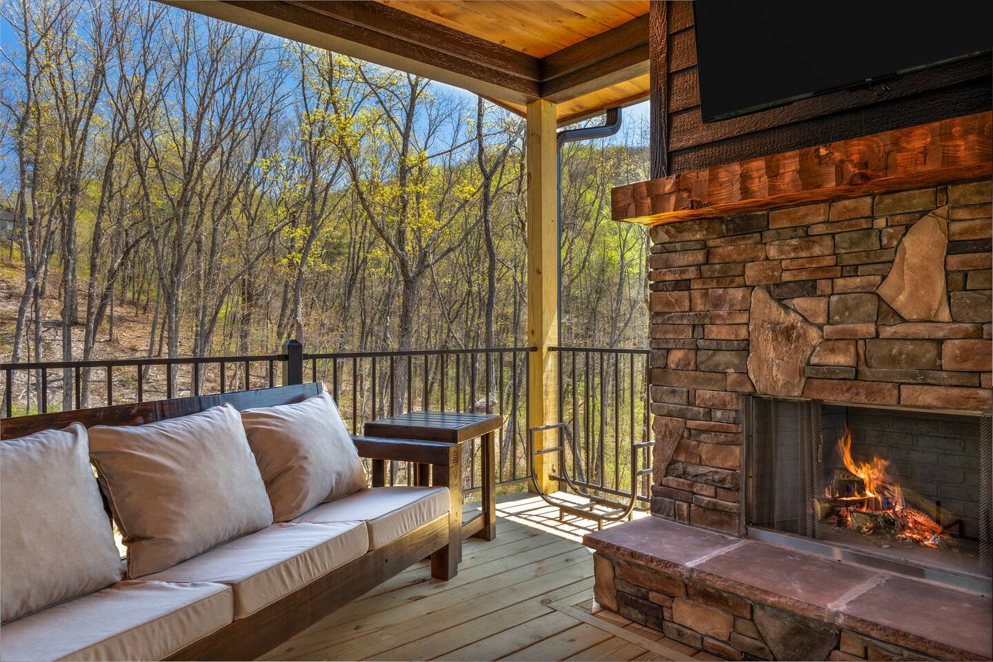 Luxury Cabin/ Winery | 3 Masters• Hot Tub•Fire pit
