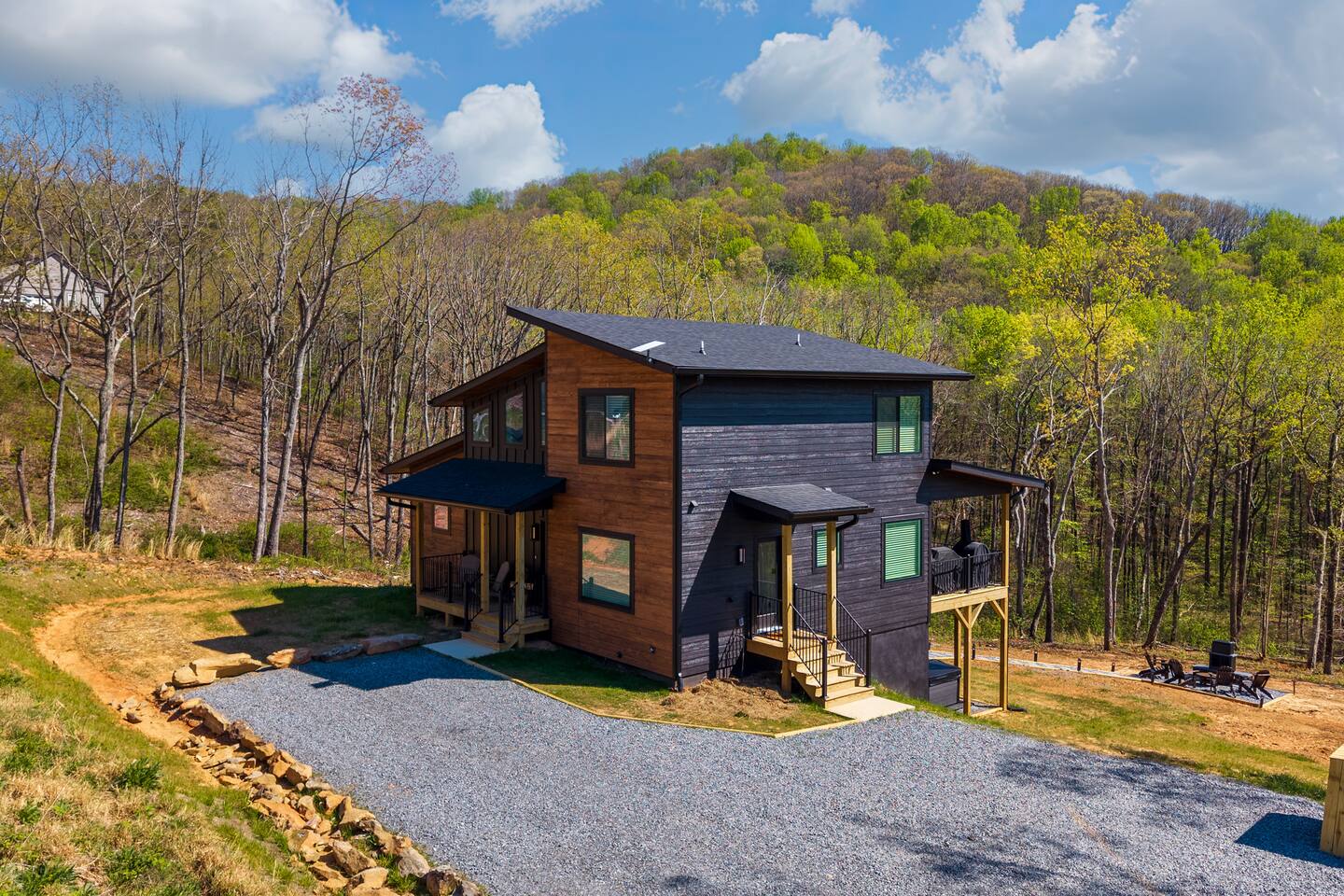 Luxury Cabin/ Winery | 3 Masters• Hot Tub•Fire pit — Talking Rock, GA — vacation rental