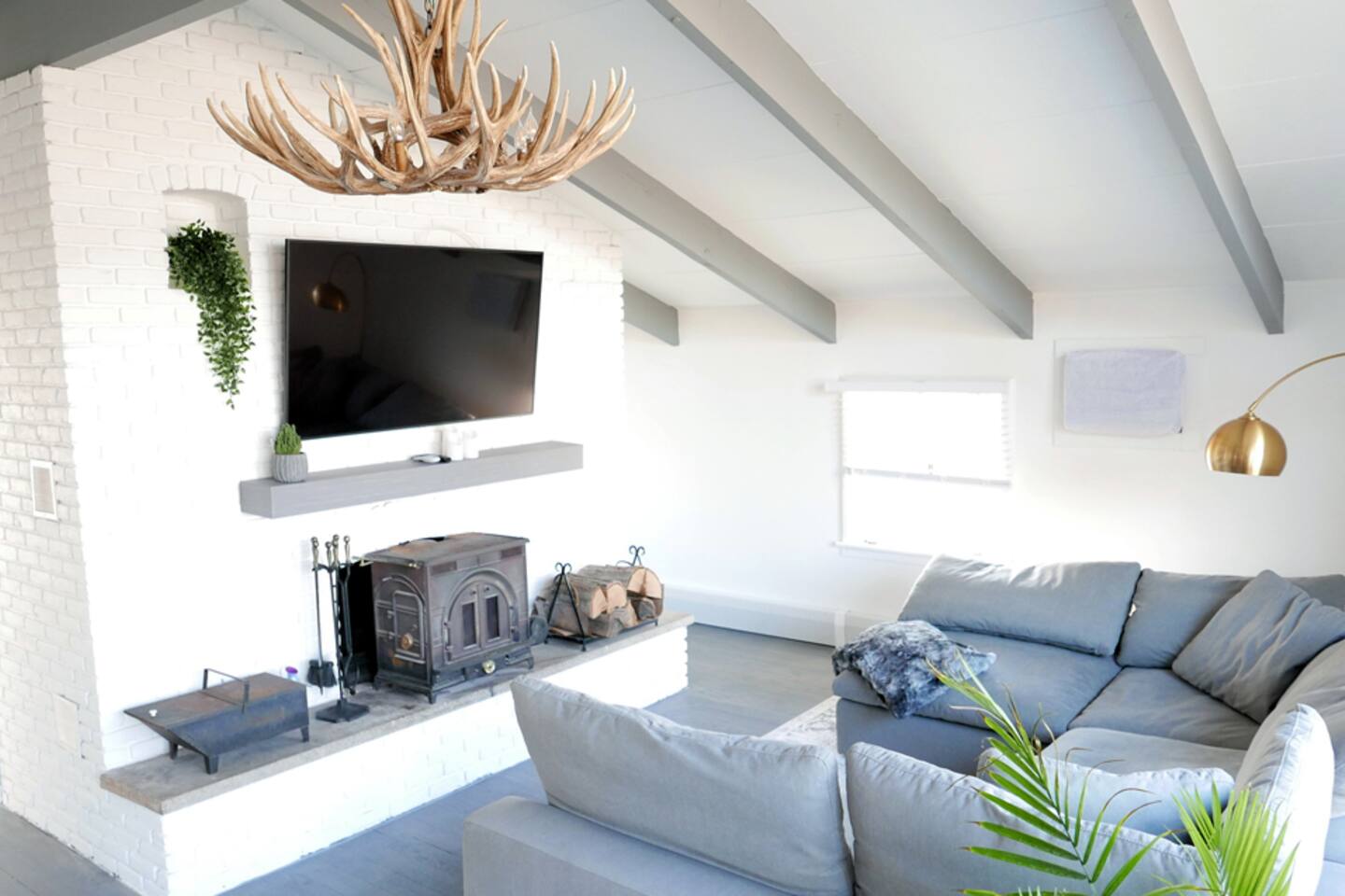 10 guest Ski Chalet Pools Golf Ski Hike — Vernon Township — vacation rental