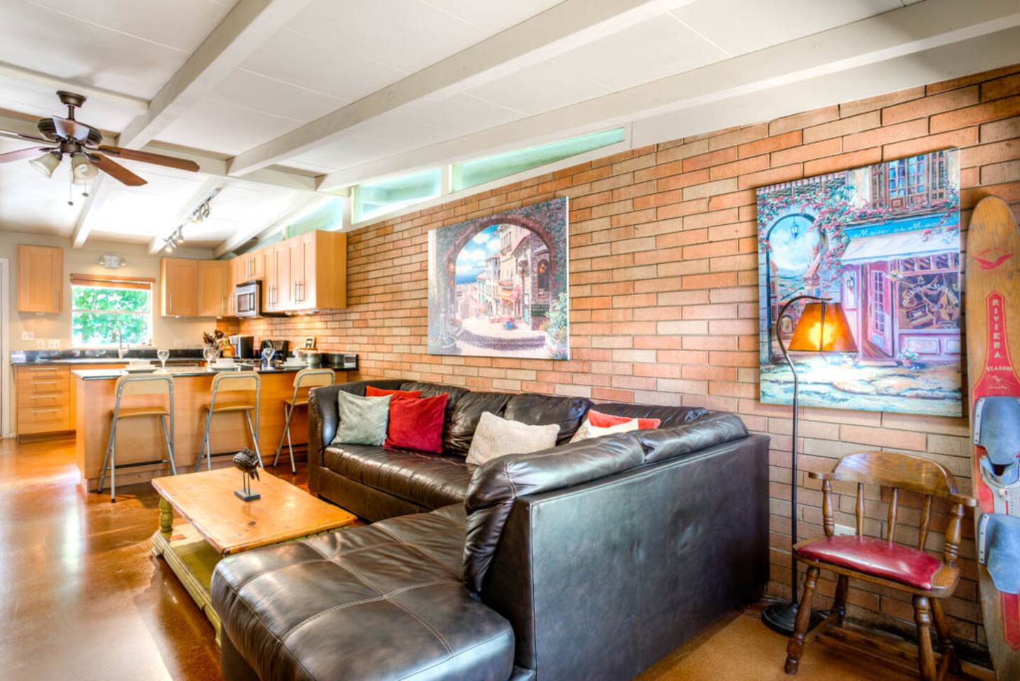 Next to UT, 3 Miles to Downtown, Pet- Friendly