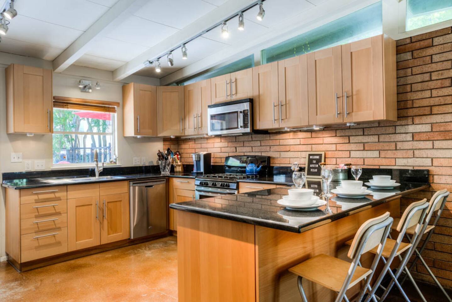 Next to UT, 3 Miles to Downtown, Pet- Friendly — Austin — vacation rental