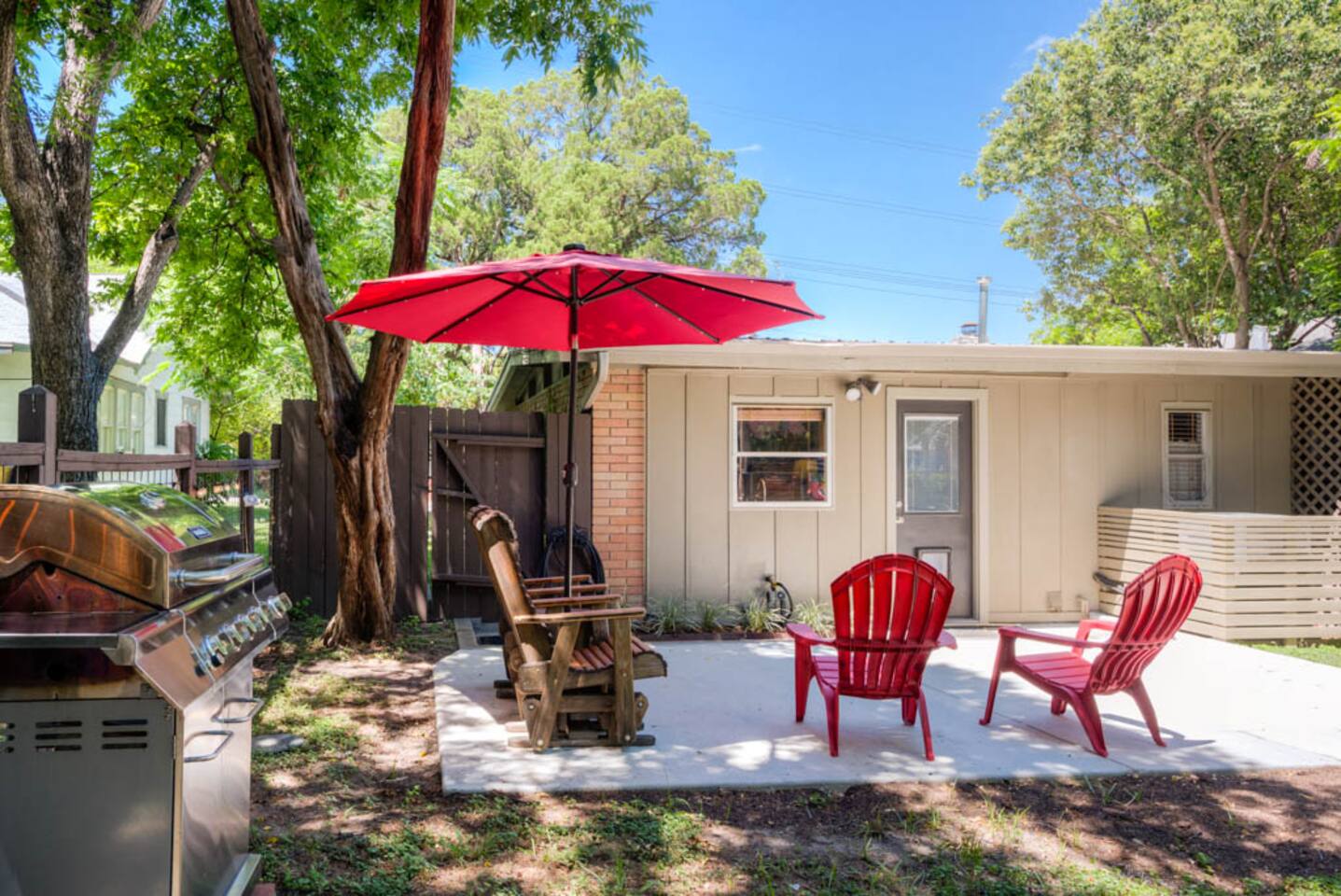 Next to UT, 3 Miles to Downtown, Pet- Friendly