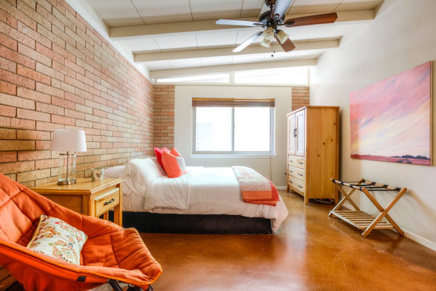Next to UT, 3 Miles to Downtown, Pet- Friendly