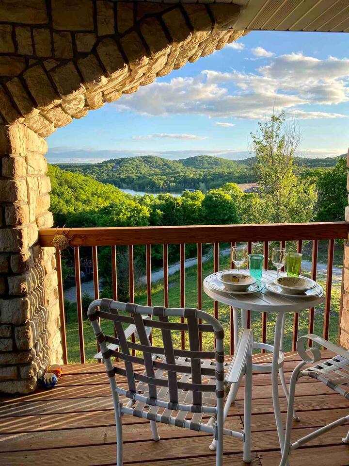 Gorgeous Lake/Mtn Views, Walk to Lake, SDC Close! - Apartment