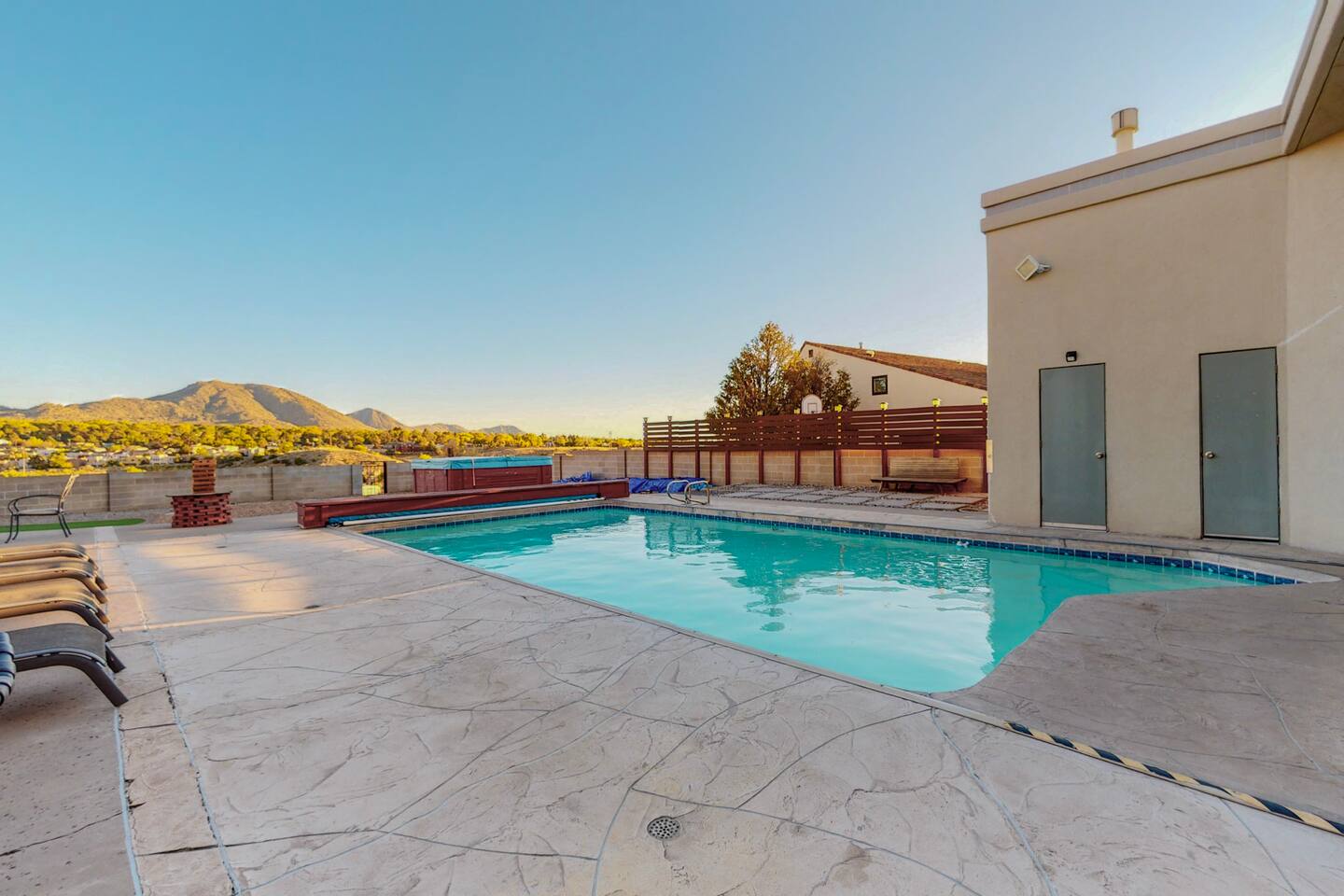 ⭐️3200ft🏊‍♂️Pool♨️Hot Tub🎱Billiards 🧳Sleeps 18