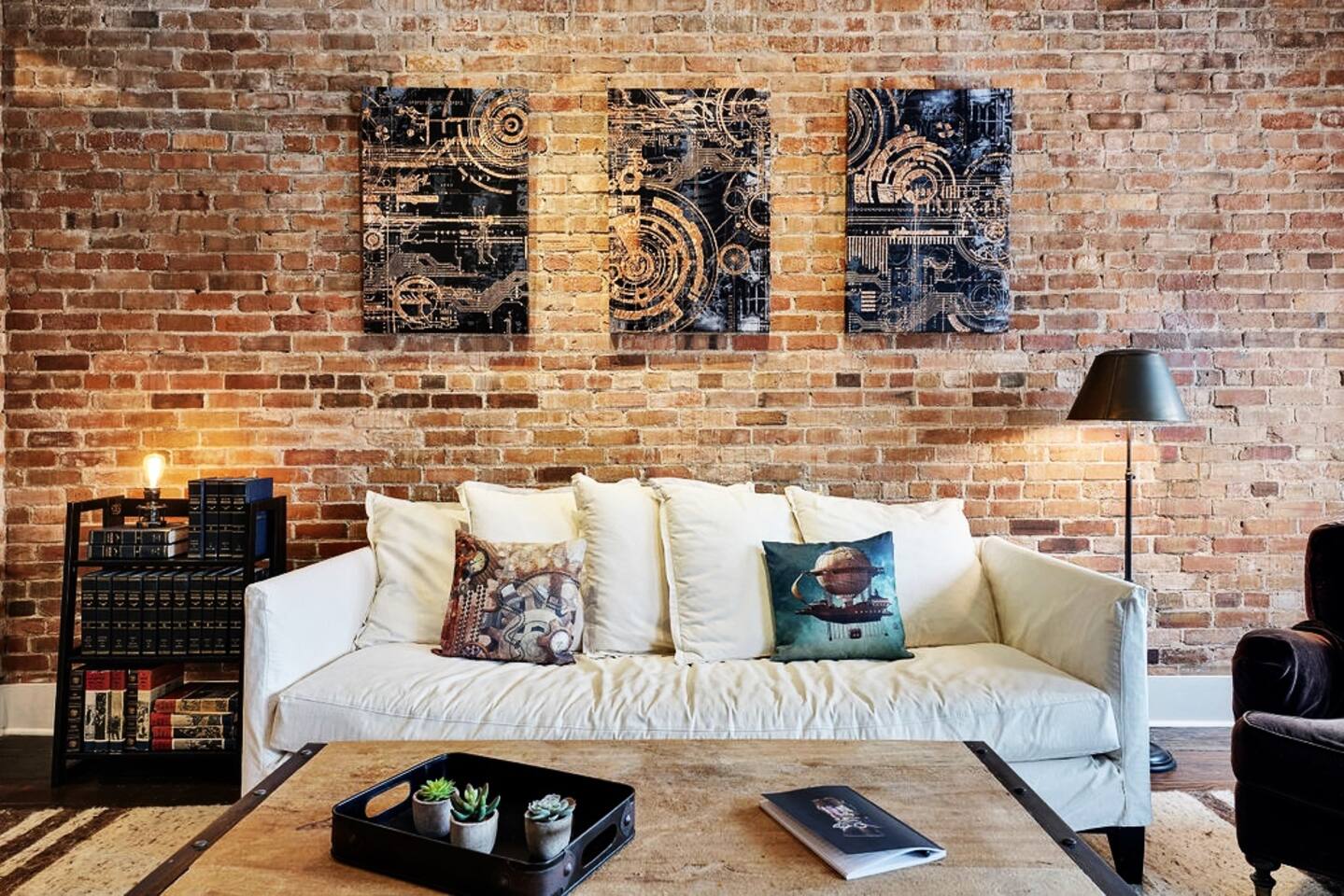Chic Loft | Downtown | Front & Market
