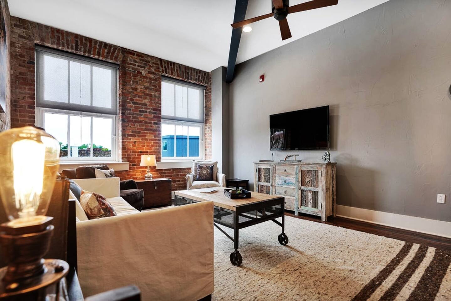 Chic Loft | Downtown | Front & Market