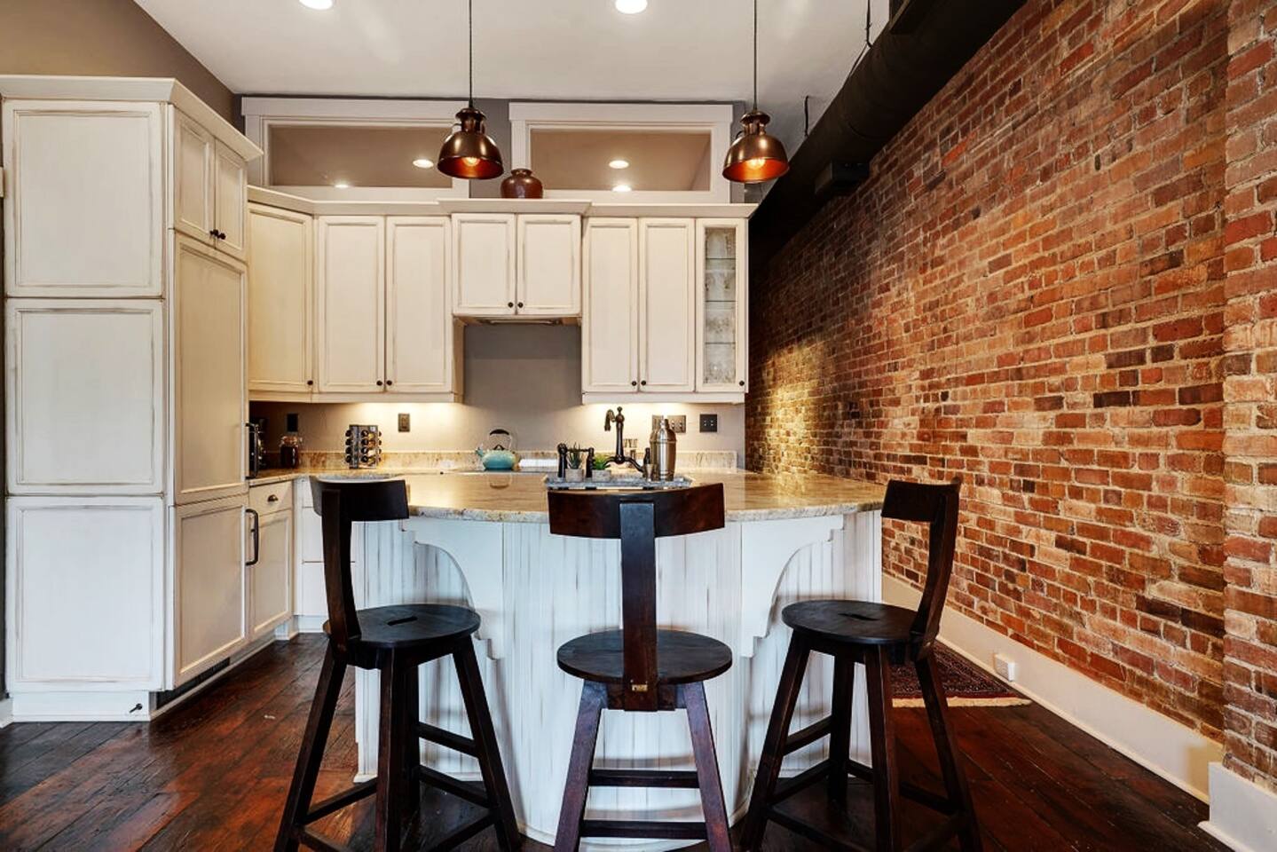 Chic Loft | Downtown | Front & Market