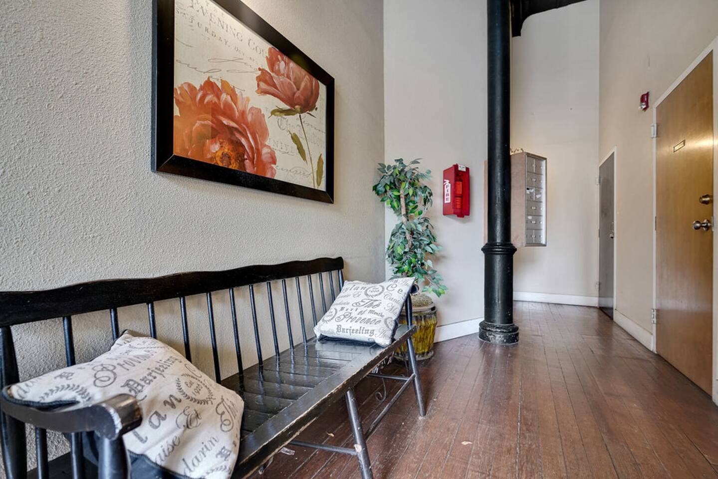 Chic Loft | Downtown | Front & Market