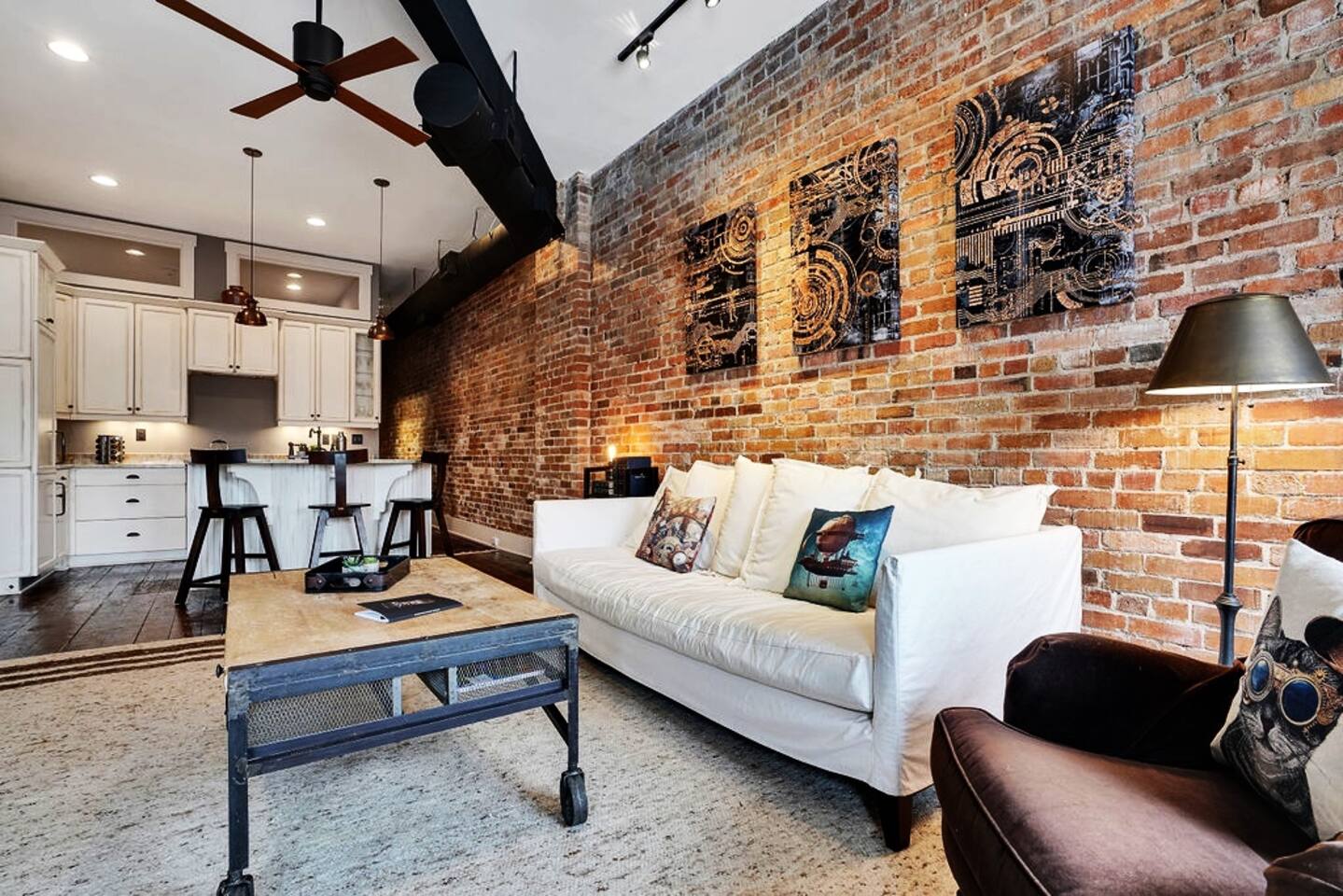 Chic Loft | Downtown | Front & Market