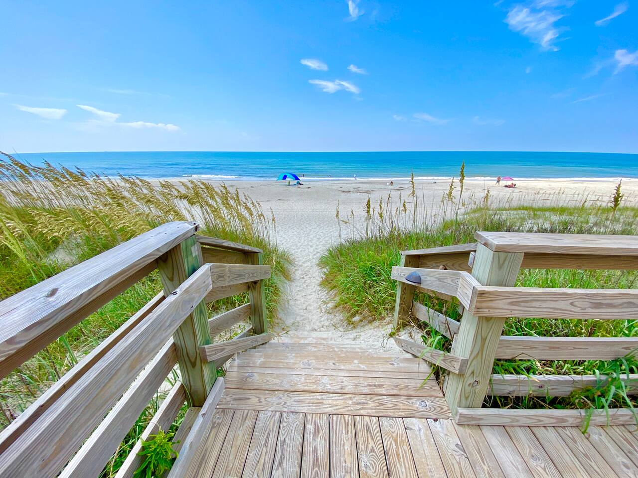 OS142 - steps to the beach, pool, wifi, w/d onsite