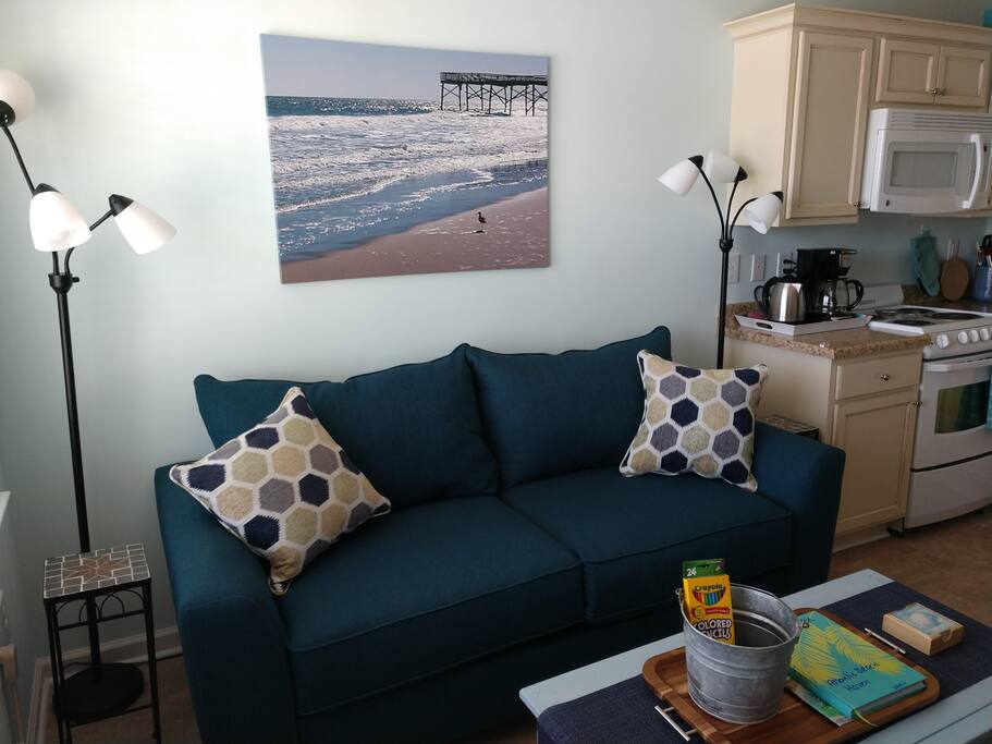 OS152 WiFi, steps to the beach, pool, w/d on-site