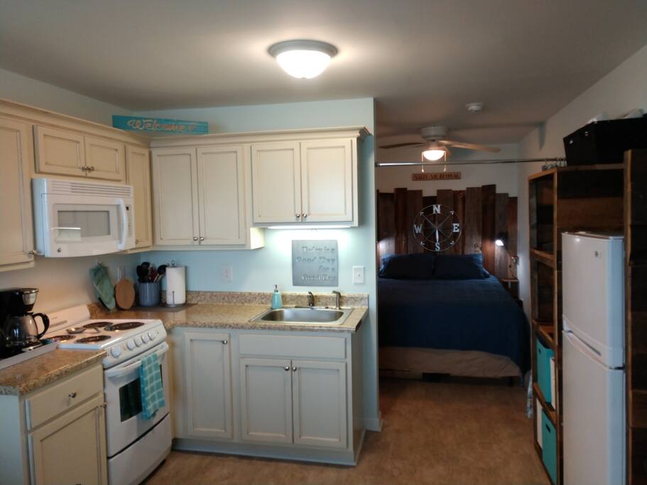 OS152 WiFi, steps to the beach, pool, w/d on-site
