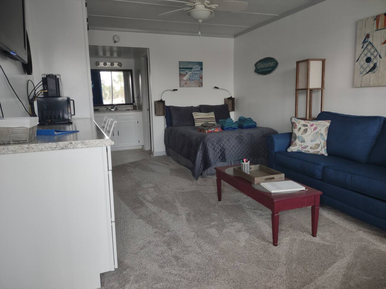 BS227 - Awesome Pool, dock, 3 minute walk to beach