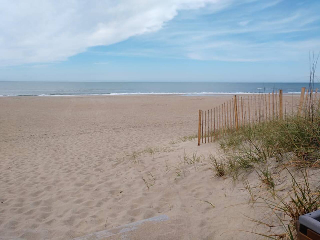BS227 - Awesome Pool, dock, 3 minute walk to beach