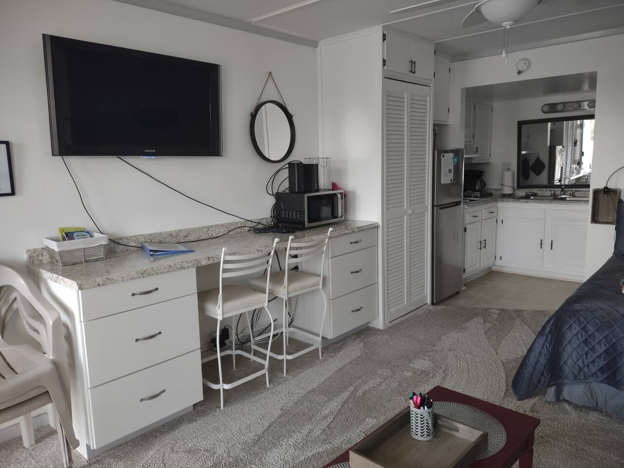BS227 - Awesome Pool, dock, 3 minute walk to beach