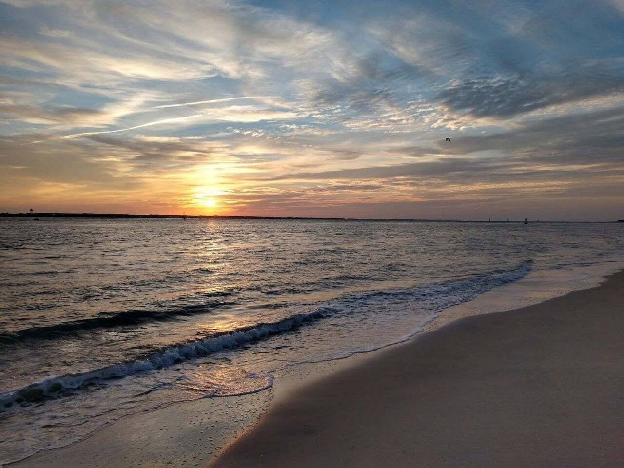 BS227 - Awesome Pool, dock, 3 minute walk to beach — Atlantic Beach, NC — vacation rental