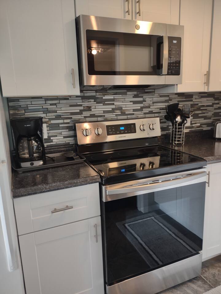 BS264 - pool, dock, and 3 minute walk to the beach