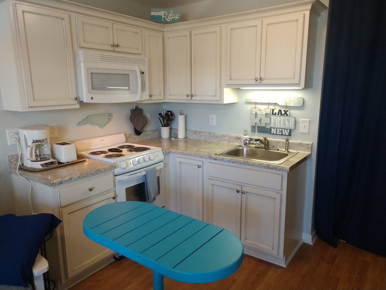 OS154 - pool, steps to the beach, wifi, w/d onsite