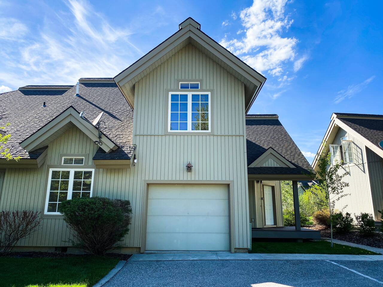 The GRAND Getaway Condo; just off Ski Hill Road