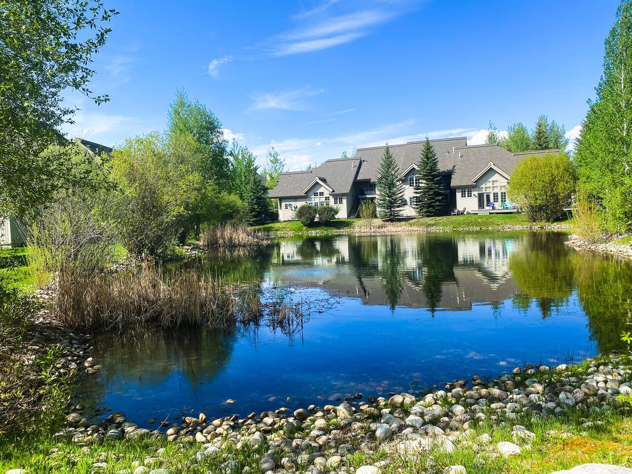 The GRAND Getaway Condo; just off Ski Hill Road