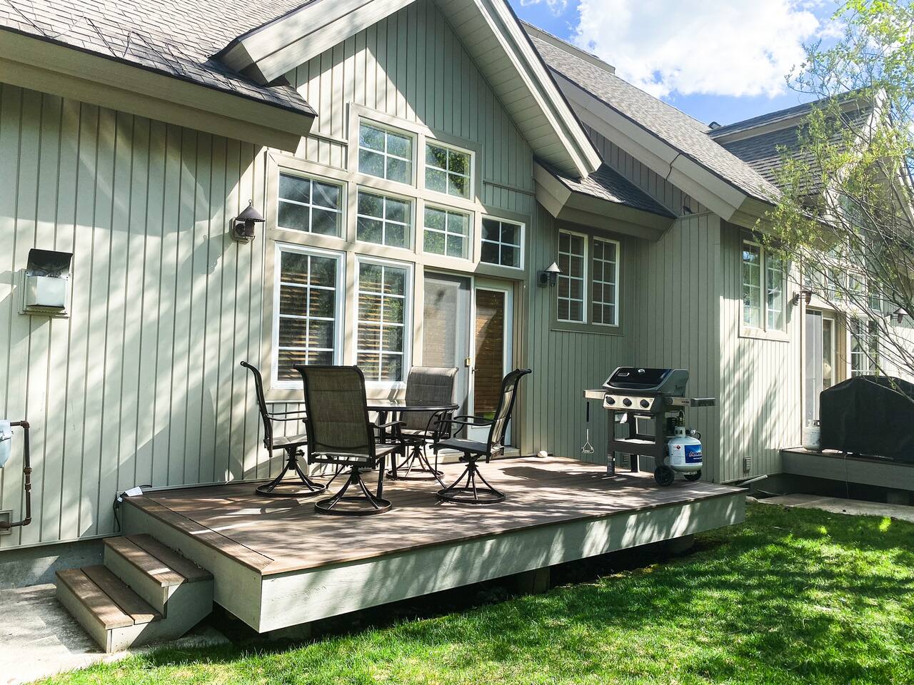 The GRAND Getaway Condo; just off Ski Hill Road