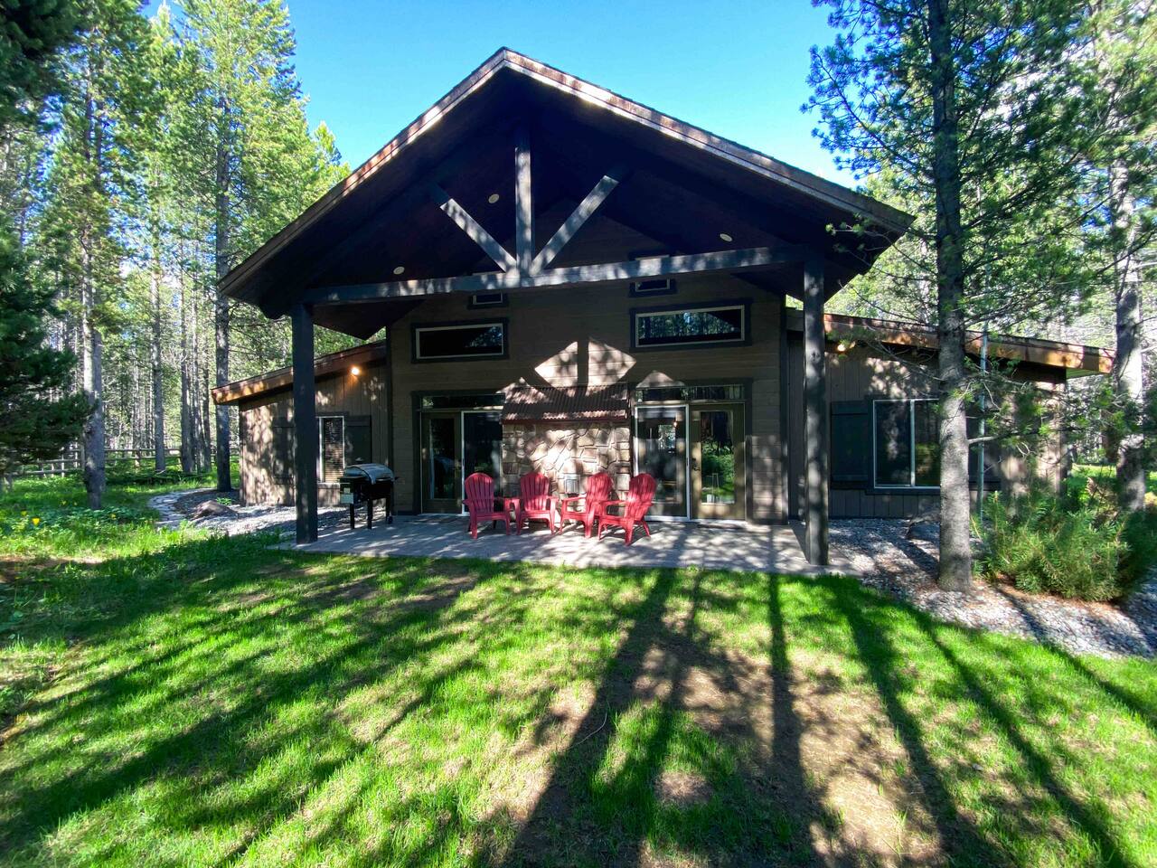 Lazy Daze Lodge on Bill's Island near Yellowstone