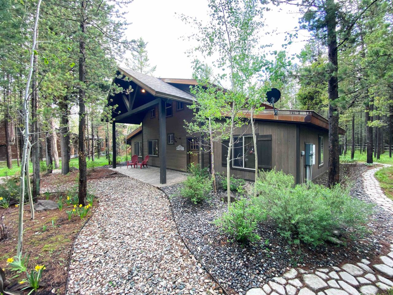 Lazy Daze Lodge on Bill's Island near Yellowstone