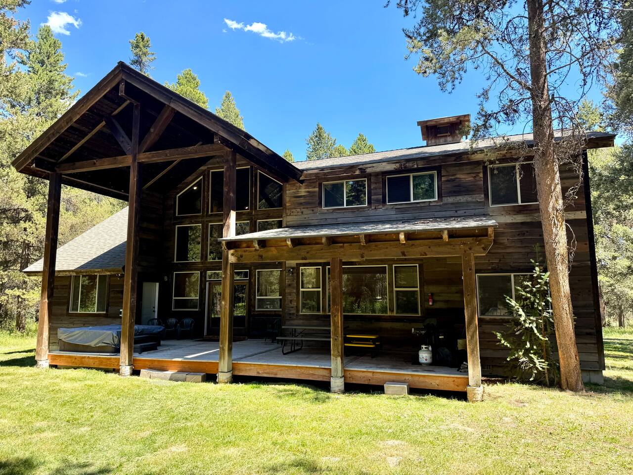 Henry's Rustic Retreat - 20 miles to Yellowstone!