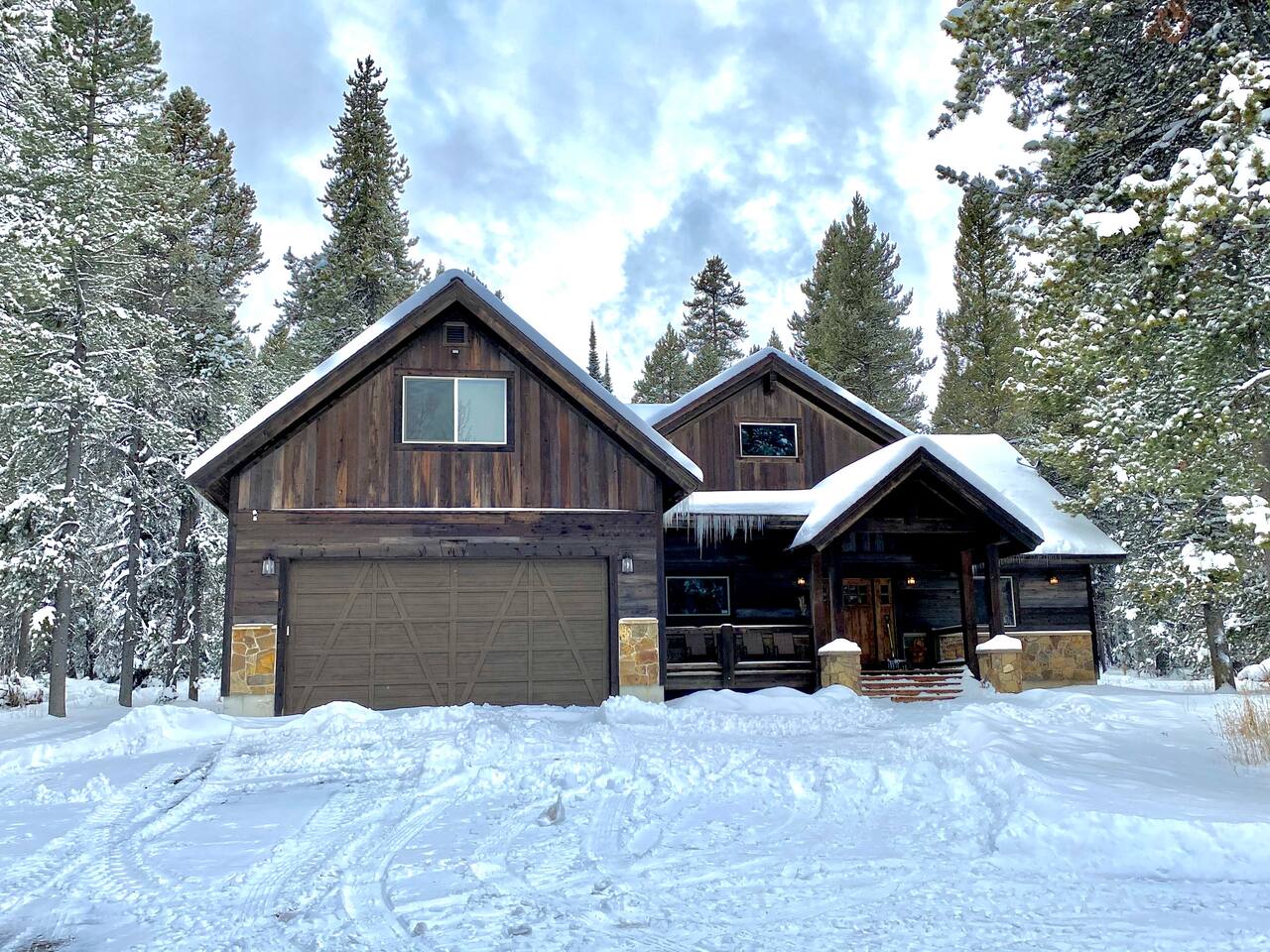 Henry's Rustic Retreat - 20 miles to Yellowstone!