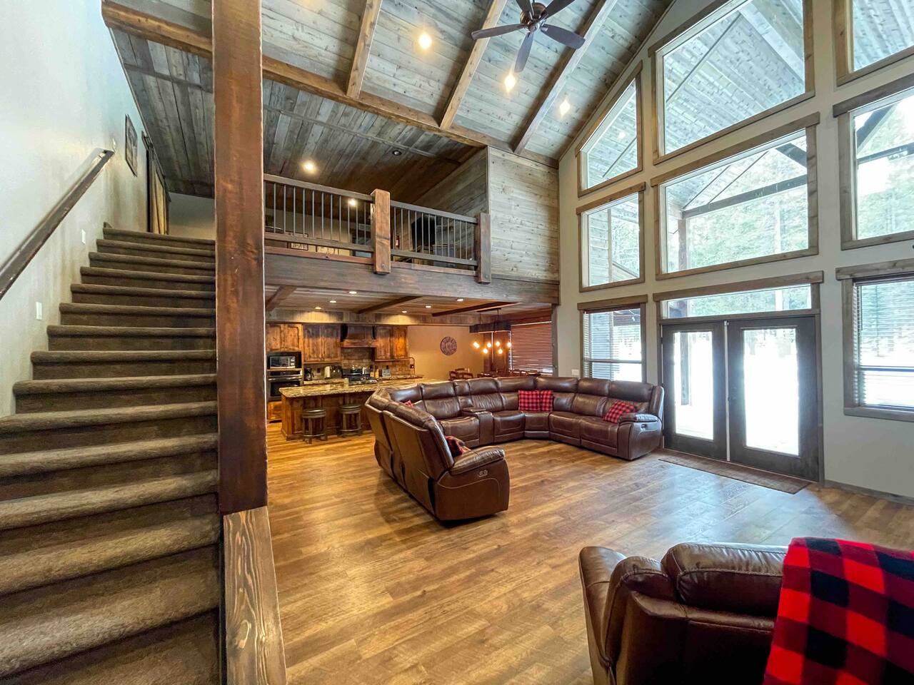 Henry's Rustic Retreat - 20 miles to Yellowstone!