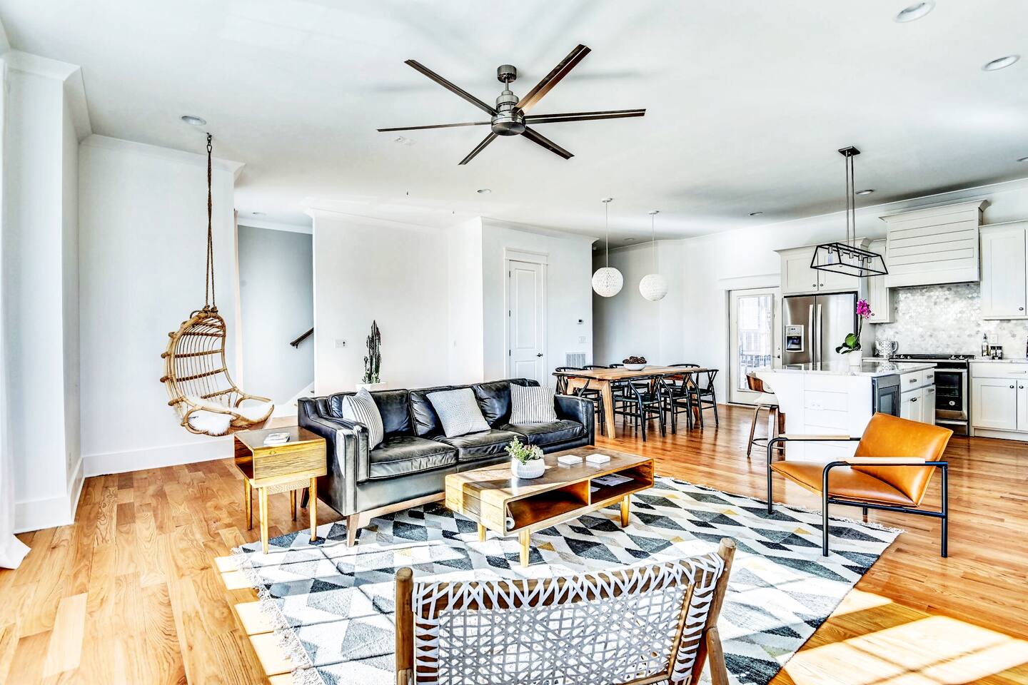 ★PROSPER HOUSE★ Three-story brick townhouse - Near Broadway, Skyline Views and lights +8bds