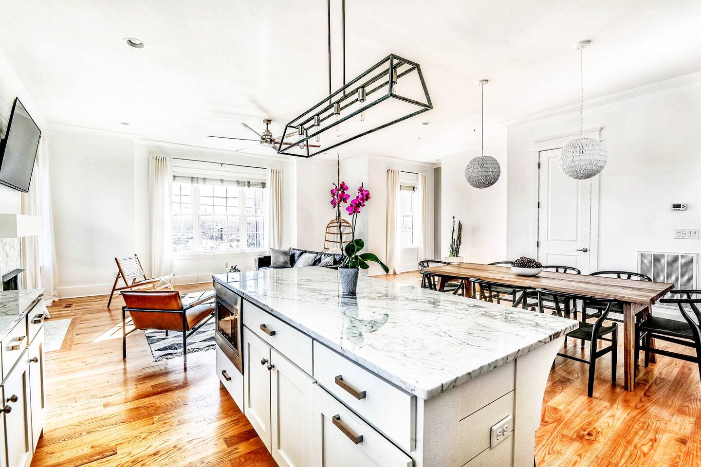 ★PROSPER HOUSE★ Three-story brick townhouse - Near Broadway, Skyline Views and lights +8bds — Nashville — vacation rental