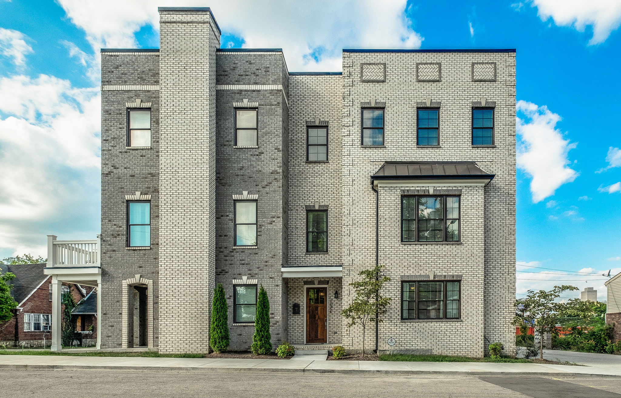 ★INSPIRE HOUSE★ Chic Urban Townhouse with City View Terrace with lights + 9 bds