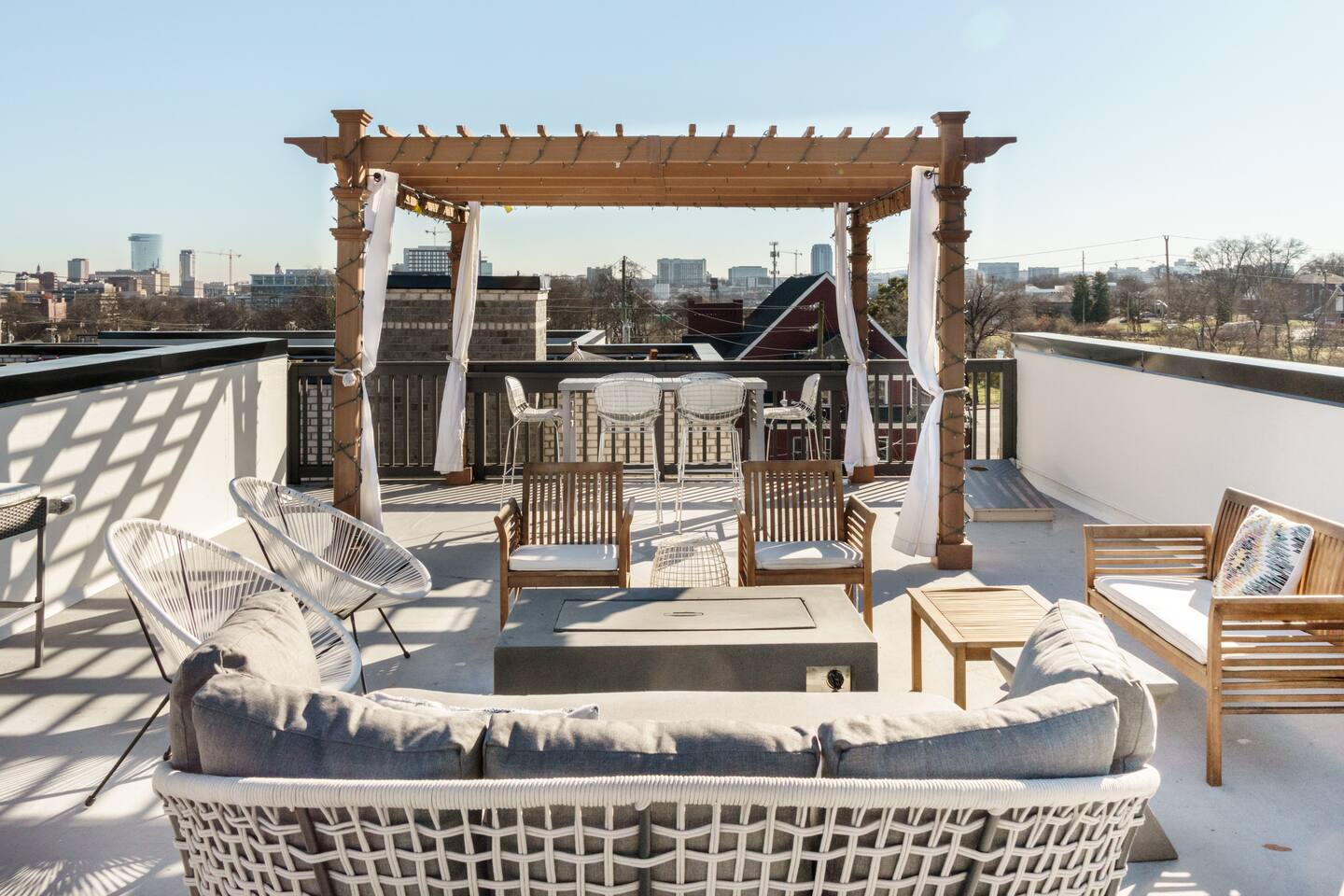 ★INSPIRE HOUSE★ Chic Urban Townhouse with City View Terrace with lights + 9 bds