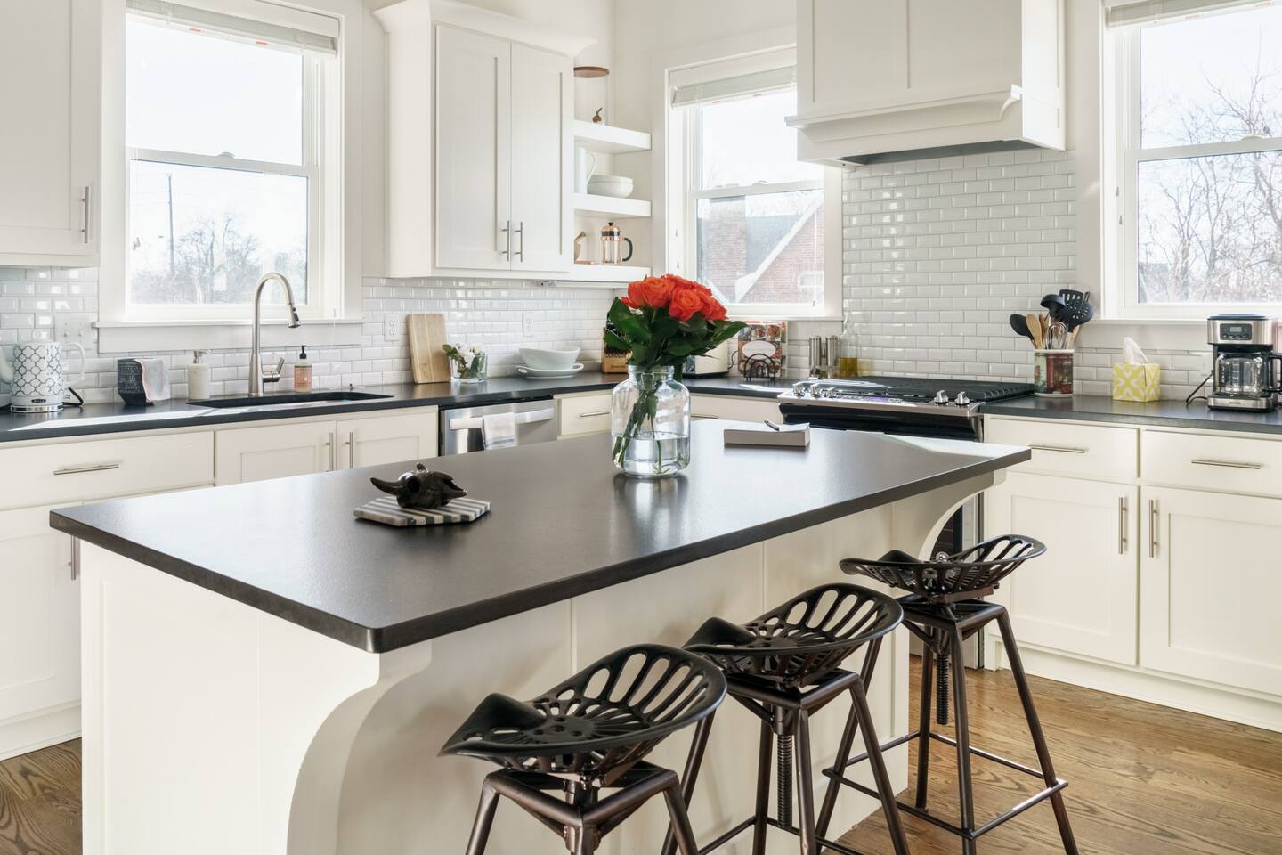 ★INSPIRE HOUSE★ Chic Urban Townhouse with City View Terrace with lights + 9 bds