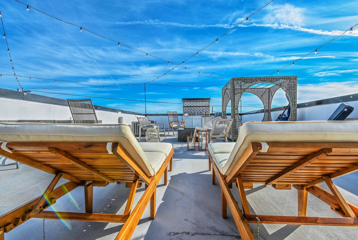 ★CELEBRATE HOUSE ★ Best Skyline Views In Downtown +8bds with Rooftop