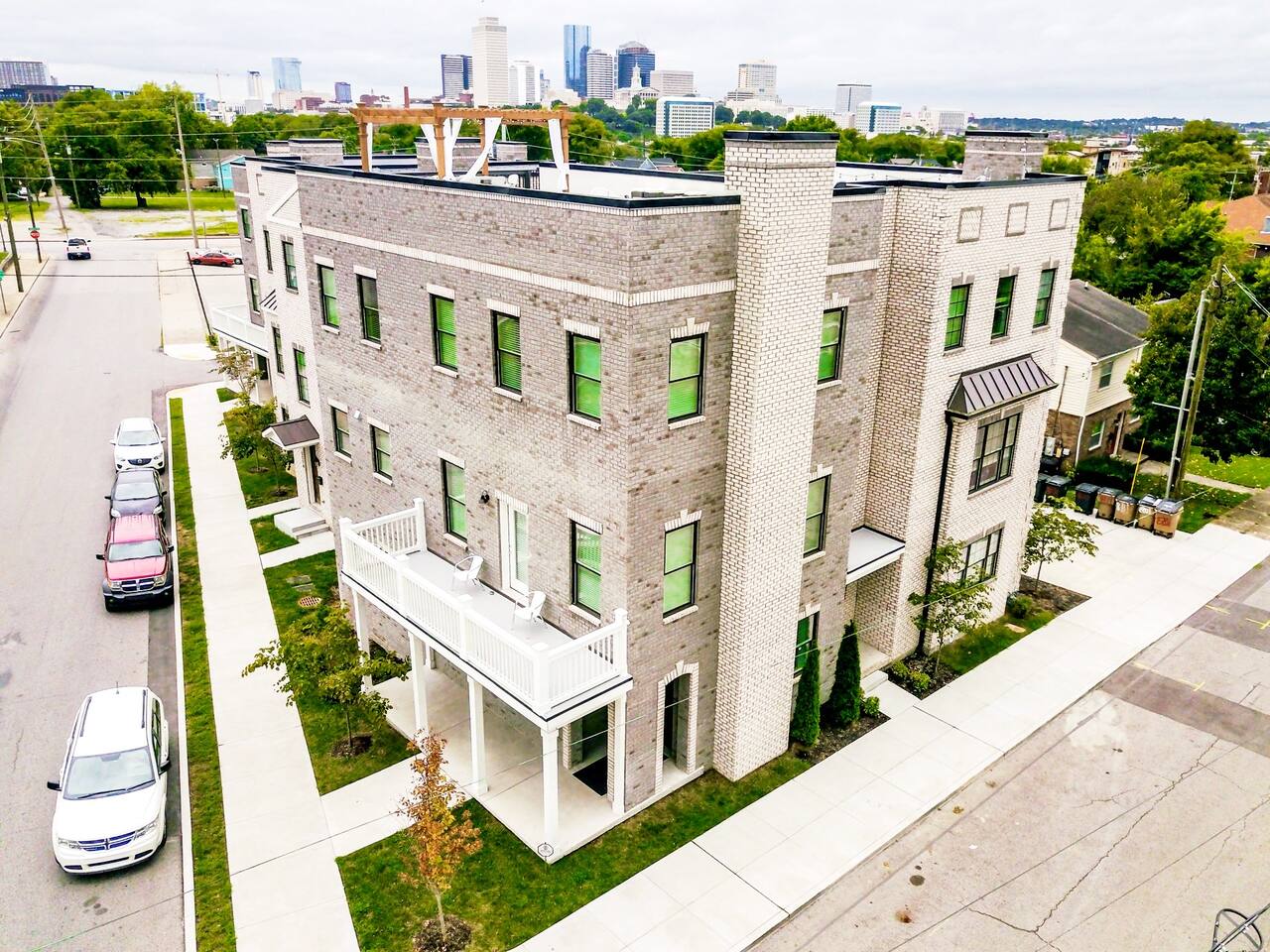 ★CELEBRATE HOUSE ★ Best Skyline Views In Downtown +8bds with Rooftop — Nashville — vacation rental