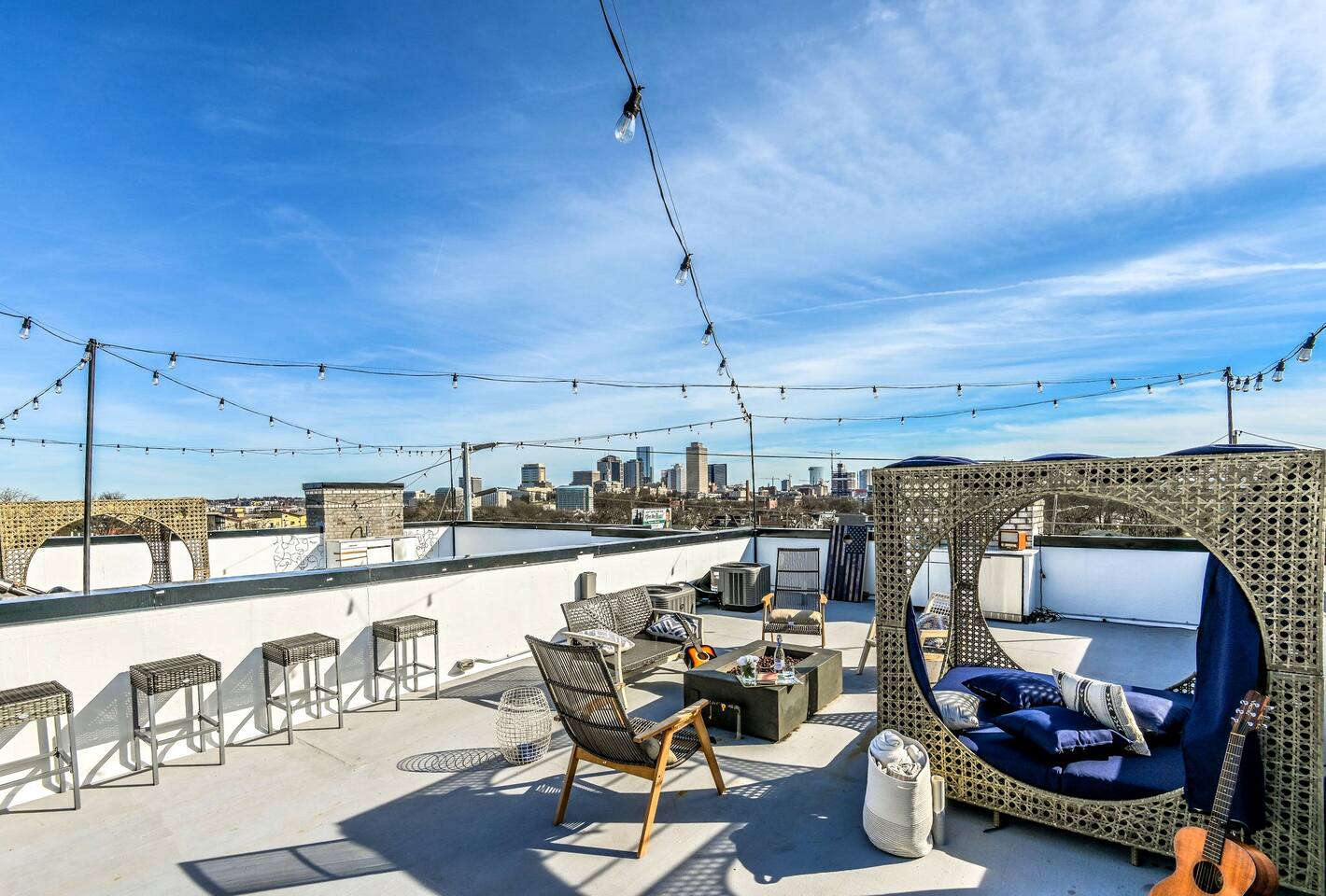 ★CELEBRATE HOUSE ★ Best Skyline Views In Downtown +8bds with Rooftop