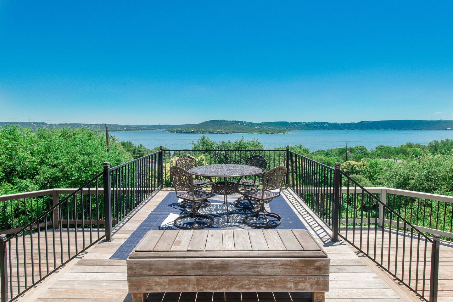Relaxing Lake View Stay: Hot Tub, Grill & Games