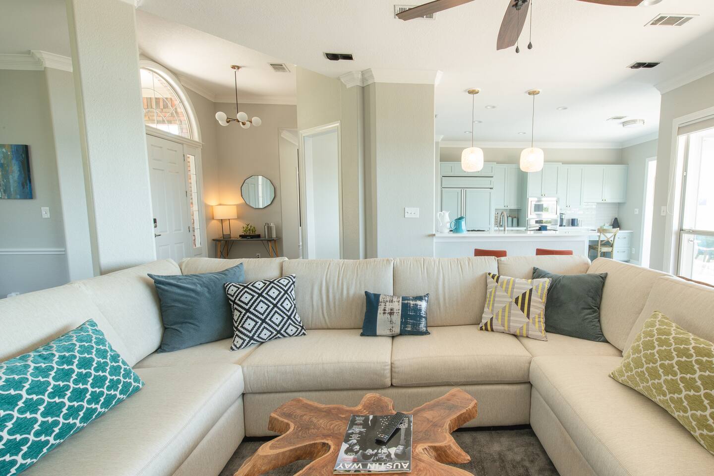Relaxing Lake View Stay: Hot Tub, Grill & Games