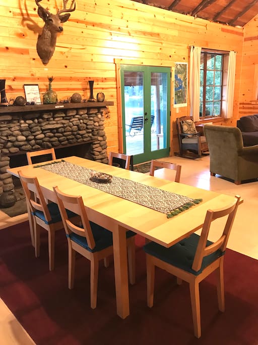 The Lodge: Private beach, kayaks, hot tub, bikes,