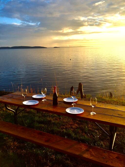 The Lodge: Private beach, kayaks, hot tub, bikes,